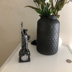 State of Liberty Decor and Timepiece